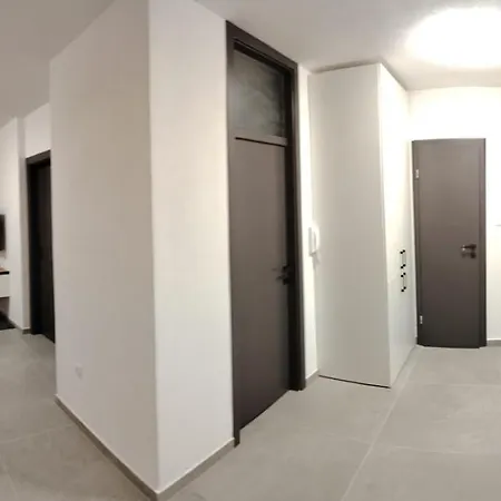 3 Apartment *